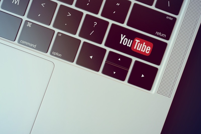 YouTubeのコメントで太文字や斜体、取り消し線にする方法